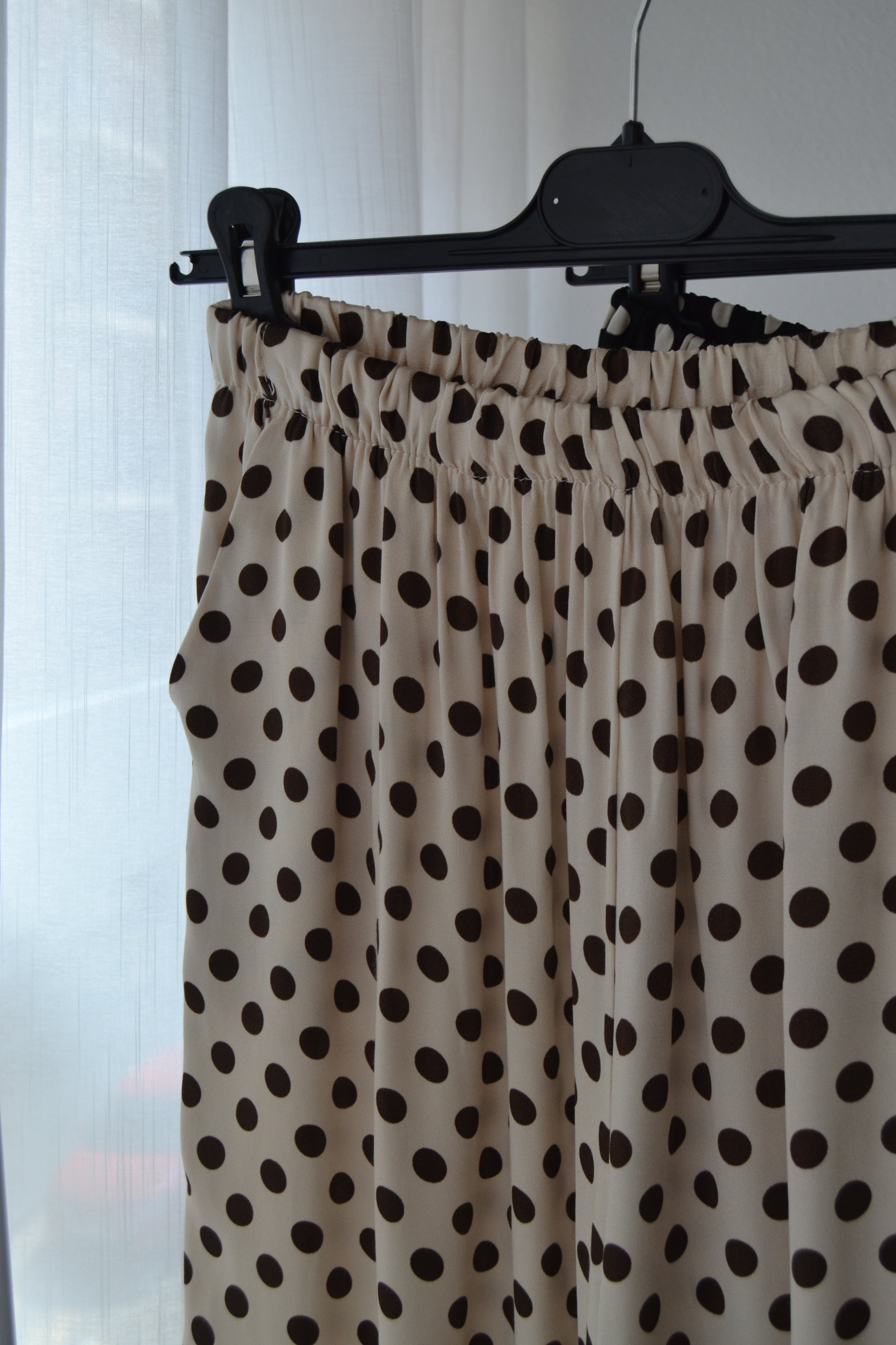 Pantalón bombacho de lunares